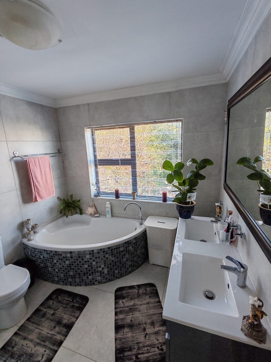 3 Bedroom Property for Sale in De Kelders Western Cape